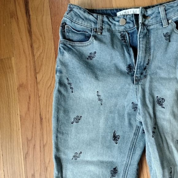 Tinseltown Light Blue Ankle Jeans with Black Embroidery Snak Design - Picture 3 of 8